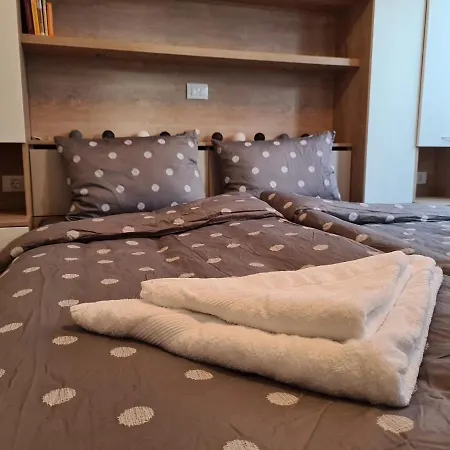 Modern And Cozy Flat In The Center 바르나