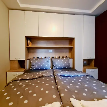 Modern And Cozy Flat In The Center 아파트 바르나